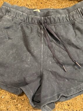 Lululemon size 6 Black Drawstring Lounge Shorts